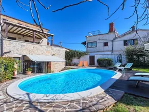 Villa with barbeque, garden & terrace - Image 3