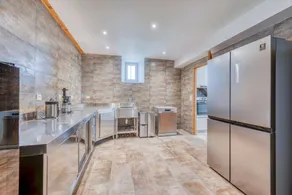 Family-oriented ample holiday home with terrace, private pool & garden - Image 3