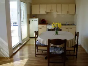 Holiday apartment with terrace & garden - Image 2