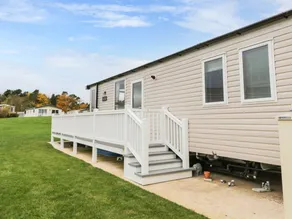 Cottage with pool & garden - Image 3