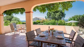 Holiday apartment with barbeque, garden & pool - Image 3