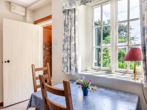 Cottage with garden - Image 4