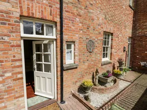 Family-oriented charming cottage with garden - Image 2