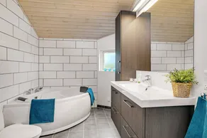 House with jacuzzi, barbeque & sauna - Image 4
