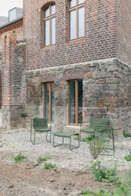 Apartment with sauna, garden & terrace - Image 5