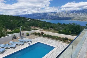 Holiday home with terrace - Image 2
