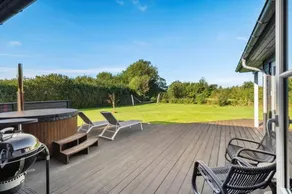 Big holiday home with BBQ, terrace & hot tub | Dogs allowed - Image 2