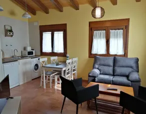 Family-friendly holiday home with BBQ & garden | Garden view | Pets are welcome - Image 3