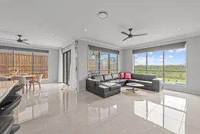 Holiday apartment with terrace & private pool - Image 3
