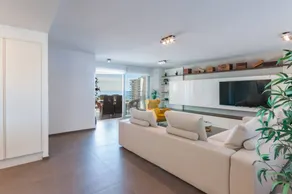 Holiday apartment with terrace, garden & pool - Image 3