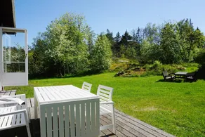 Holiday home with garden - Image 2