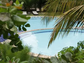 Apartment with pool, garden & terrace - Image 5