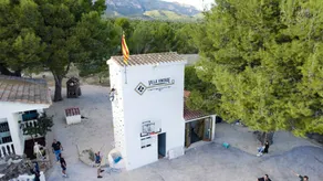 Holiday home with garden & barbecue | Beach view - Image 4