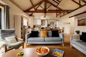 Pleasant cottage with pool, garden & barbecue - Image 3