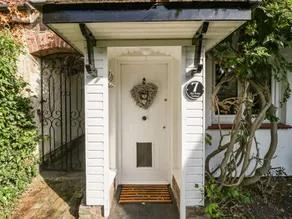 Cottage with garden - Image 3