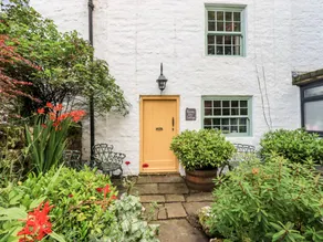 Cottage with garden - Image 2