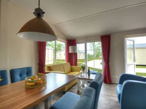 Holiday home with terrace & garden - Image 4