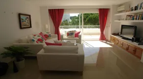 Acogedor apartamento apta para familias con piscina, barbacoa y terraza | Vistas a la montaña | Ideal para trabajar remoto | Se admiten mascotas - Image 3