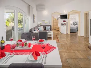 Villa with garden, BBQ & terrace - Image 4