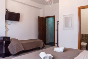Chambre privée avec internet haut débit | Vue ville | Idéale pour le télétravail - Image 3