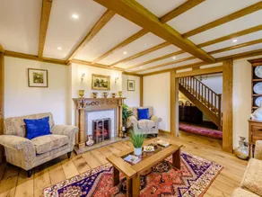 Cottage with garden, barbeque & hot tub - Image 4