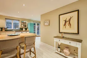 Family-friendly apartment with barbeque & garden - Image 4