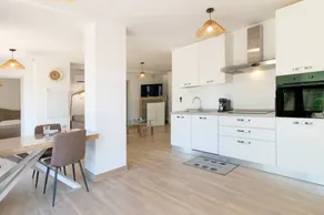 Agréable appartement de vacances convivial et familial avec terrasse et jardin | Vue plage - Image 2