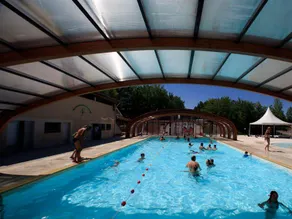 Chalet with heated pool, BBQ & terrace - Image 2
