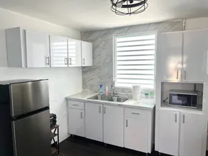 Apartment with pool - Image 5