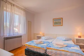Private room with BBQ, garden & terrace - Image 5