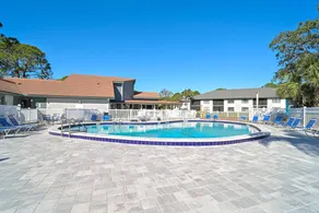 Appartement en copropriété avec piscine | Vue ville | Adapté au travail à distance - Image 2