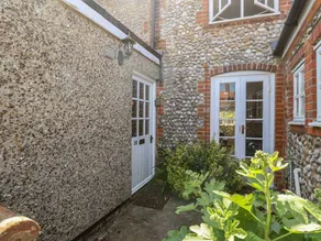 Cottage with garden - Image 2