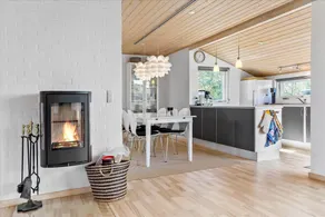 Family-oriented pleasant house with sauna, jacuzzi & terrace - Image 4