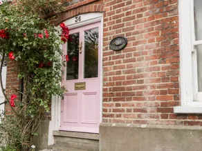 Cottage with garden - Image 2
