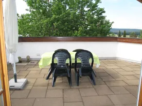 Holiday apartment with terrace, BBQ & garden - Image 5