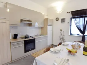 Holiday apartment with terrace - Image 4