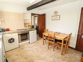 Cottage with garden - Image 4