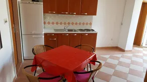Apartment with garden, barbeque & terrace - Image 3