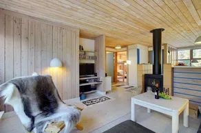 Holiday home with terrace - Image 2
