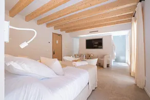 Room '201 - Junior Suite Con Balcón' with Sea View, Wi-Fi and Air Conditioning - Image 4