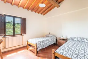 House with garden | City view - Image 4