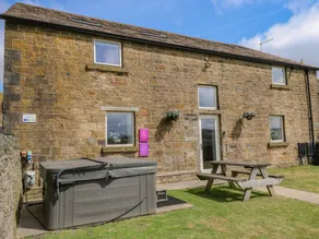 Cottage with jacuzzi & garden - Image 2