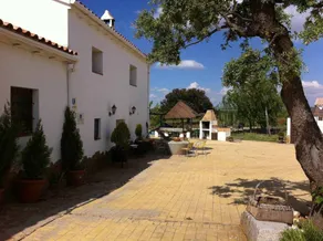 House with garden & pool - Image 2