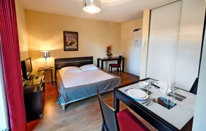 Merveilleux appartement adapté aux familles avec terrasse, piscine et jardin | Avec animaux bienvenus - Image 4