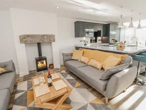 Family-oriented charming cottage with garden - Image 4