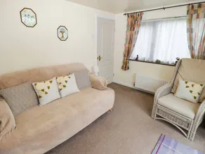 Family-friendly cottage with garden - Image 4