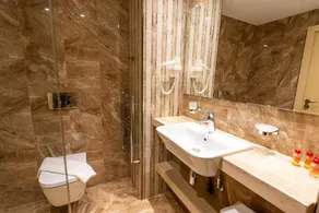 Family-oriented private room | City view | Pet-friendly - Image 4