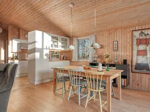 Child-friendly lovely holiday home with barbeque & terrace | Sea view | Dogs allowed - Image 3