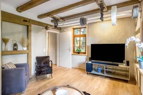 Apartment with garden - Image 4