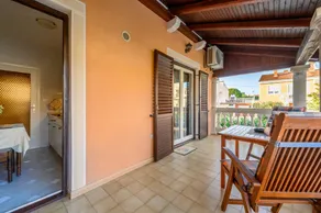 Pleasant flat with garden - Image 3